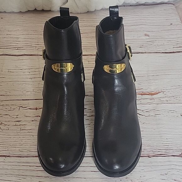 MICHAEL KORS Black Leather Ankle Boot with Goldtone Hardware Size 6.5 - Picture 4 of 10